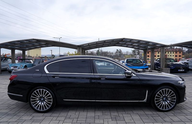 BMW Ostatní M760Li xDrive/6.6i/V12/590PS - fotka 7 z 47