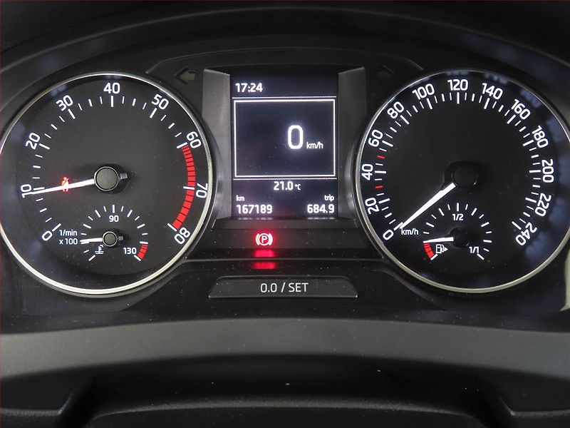 Škoda Rapid (2016) Ambition 1.2 TSI, ČR,1.maj - fotka 11 z 13
