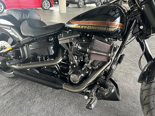 Harley-Davidson FXSE Softail Breakout CVO (2016) - fotka 20 z 26