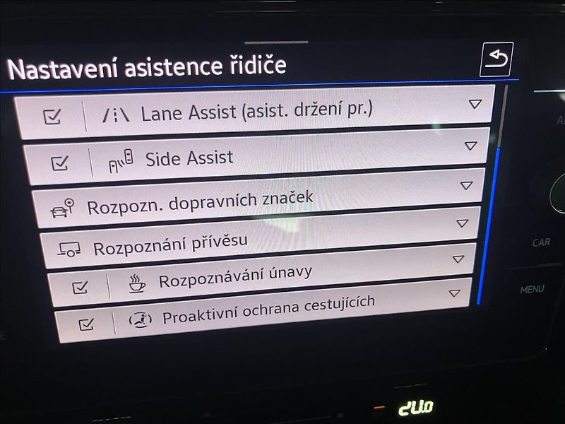 Volkswagen Passat 2,0 TAŽNÉ, KEYLESS, EL.KUFR - fotka 29 z 36