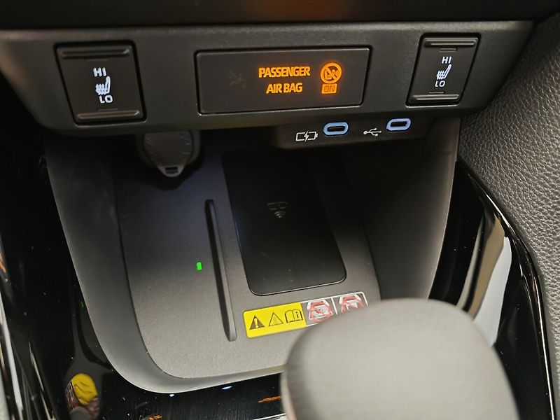 Toyota Yaris 1.5 Hybrid Style - fotka 25 z 29