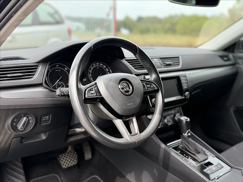 Škoda Superb 2,0 140kW DSG NAVI EL.KUFR - fotka 11 z 34