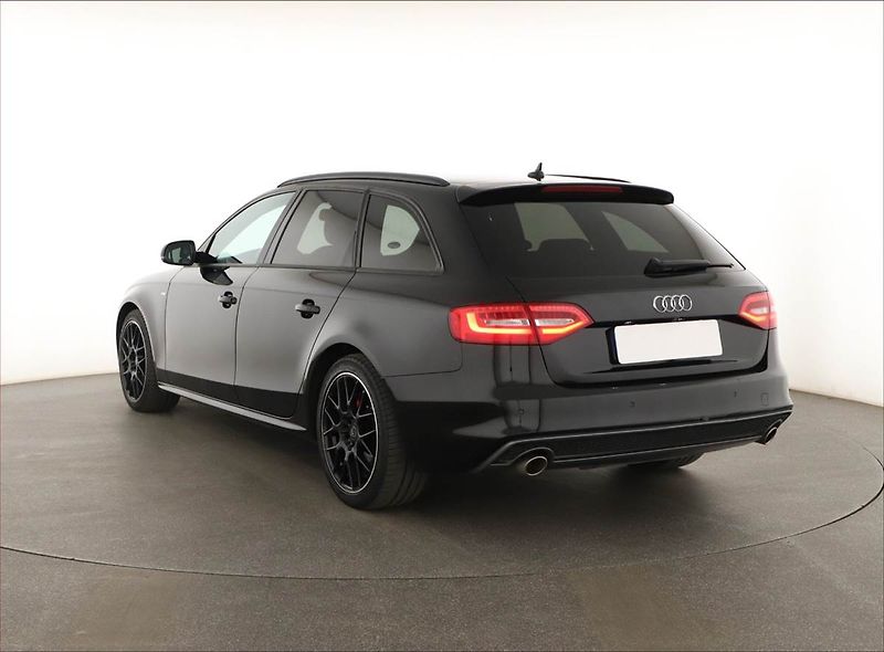 Audi A4 (2012) 3.0 TDI, Automat, Navi - fotka 4 z 20