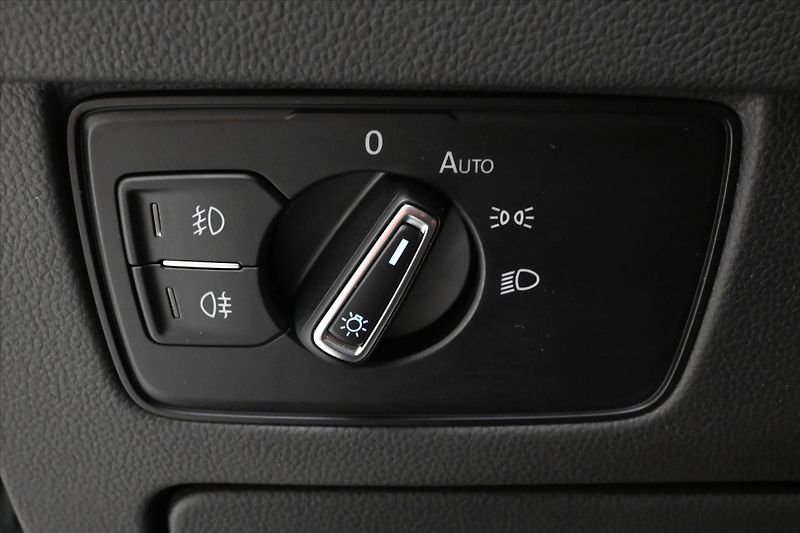 Volkswagen Passat 2,0 TDI 147kW DSG Business Zár - fotka 27 z 32