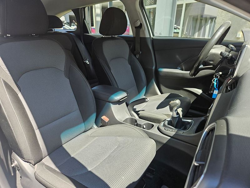 Hyundai i30 1,6 CRDi DPH Trikolor Comfort - fotka 27 z 36
