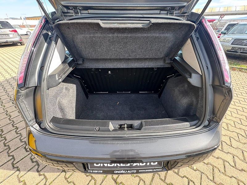 Fiat Punto (2011) 1,2i 51 KW PRVNÍ MAJITEL - fotka 40 z 42