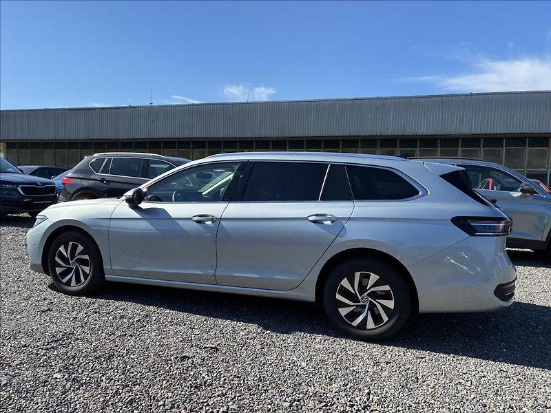 Volkswagen Passat 2,0 TDI IQ-LIGHT KAMERA 360 - fotka 3 z 33