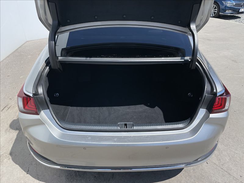 Lexus ES 300h 2,5 Business Edition - fotka 22 z 22