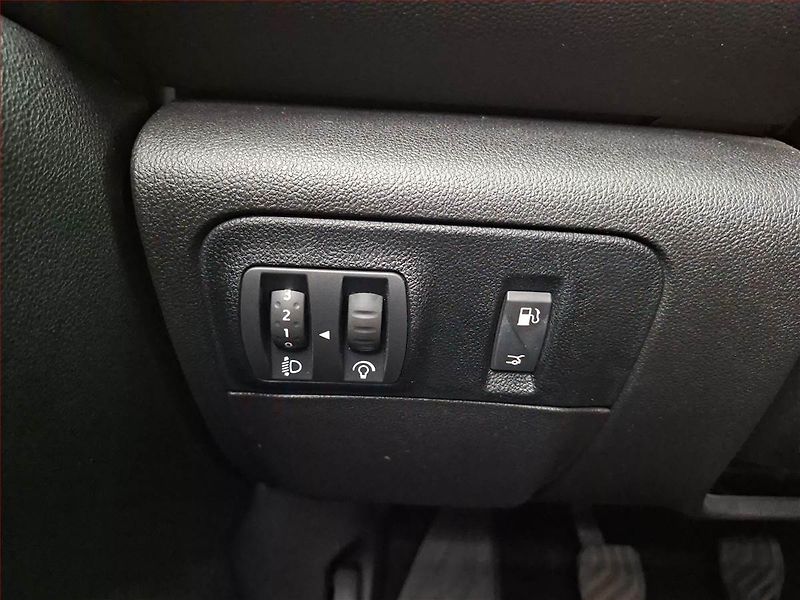 Renault Mégane (2017) 1.6 SCe, Tempomat - fotka 16 z 17