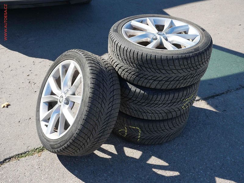 Škoda Superb (2018) 2.0 TDi 4x4, 2.maj,ČR, Style - fotka 30 z 31