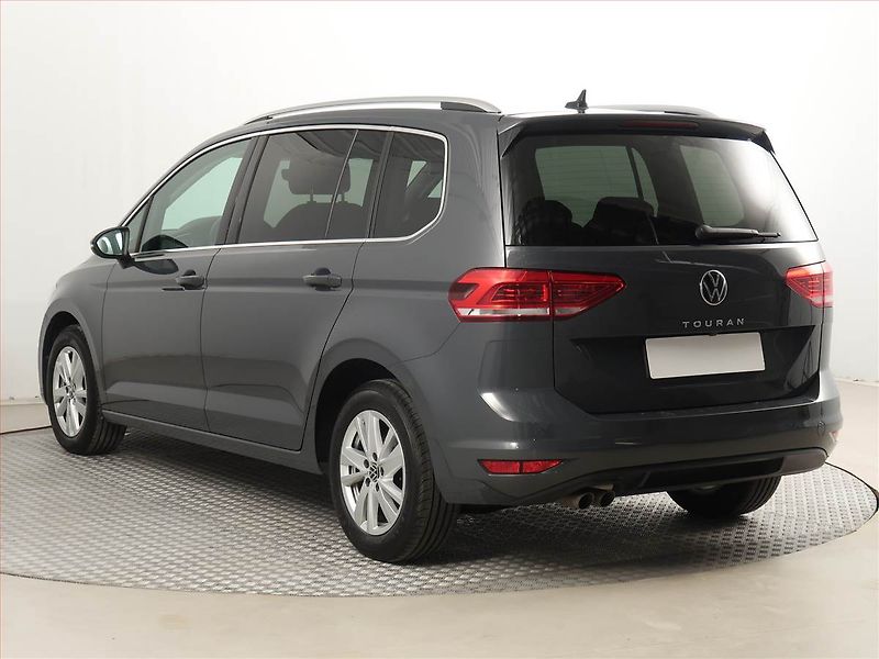 Volkswagen Touran (2023) 2.0 TDI - fotka 4 z 18