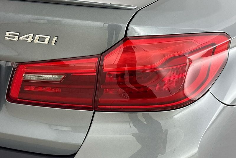 BMW Řada 5 540i xDrive - fotka 5 z 24
