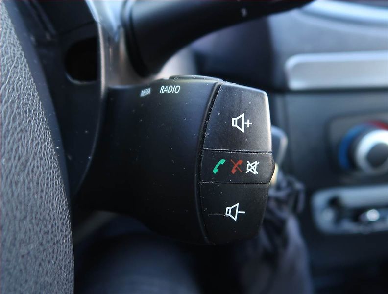 Renault Fluence (2014) 1.6 16V, Tempomat - fotka 15 z 15