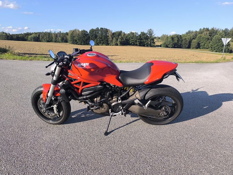 Ducati Monster 821 (2014) MONSTER 821 - fotka 1 z 18