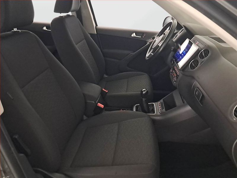 Volkswagen Tiguan (2013) 2.0 TDI, Park. senzory - fotka 9 z 18