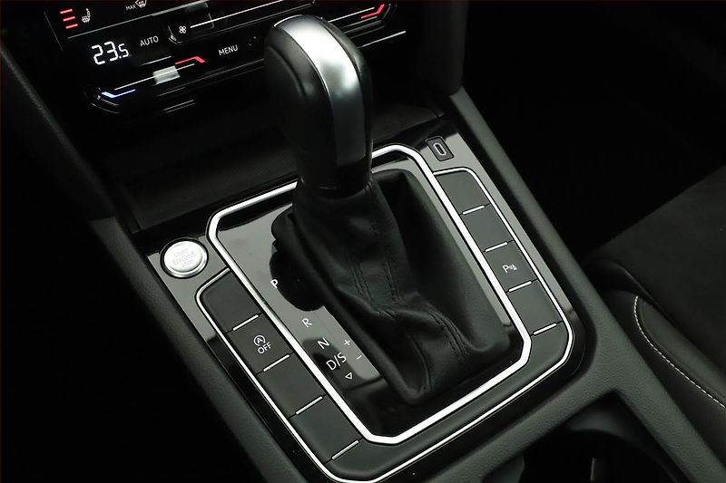 Volkswagen Passat (2020) 1.5 TSI - fotka 15 z 20
