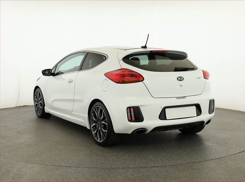 Kia Ceed (2014) 1.6 T-GDI GT, Kůže, Navi - fotka 4 z 21