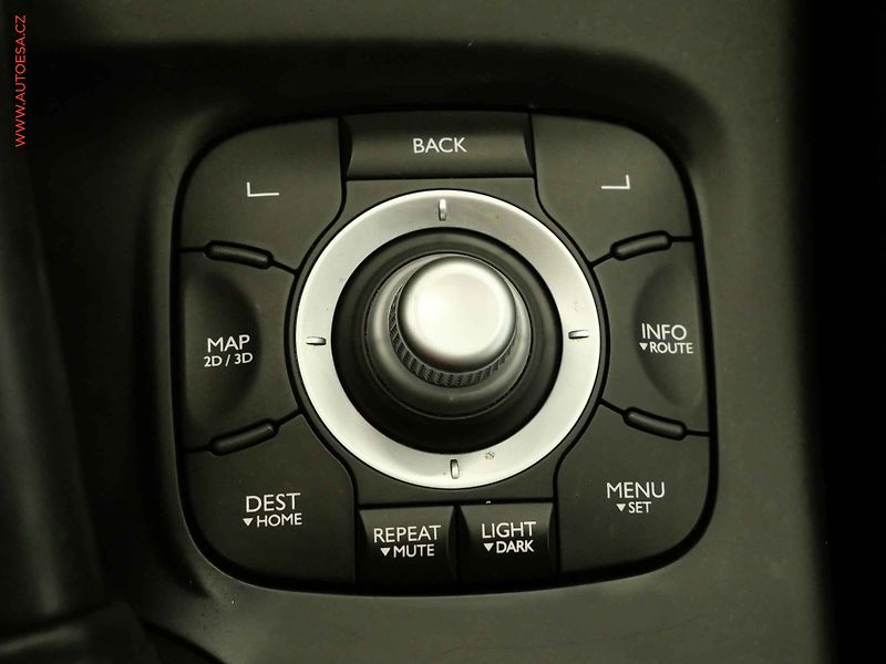Renault Mégane (2012) 1.5 dCi, ČR, autoAC - fotka 19 z 23