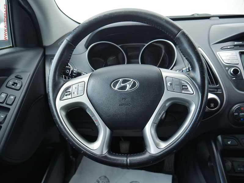 Hyundai ix35 (2012) 1.6 GDi, ČR, AC, tempo, park - fotka 11 z 18