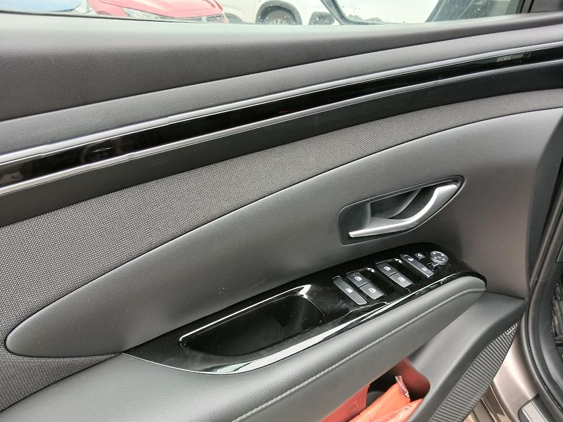 Hyundai Tucson Plug-in Hybrid1,6 T-GDI 4x4 AT - fotka 11 z 20