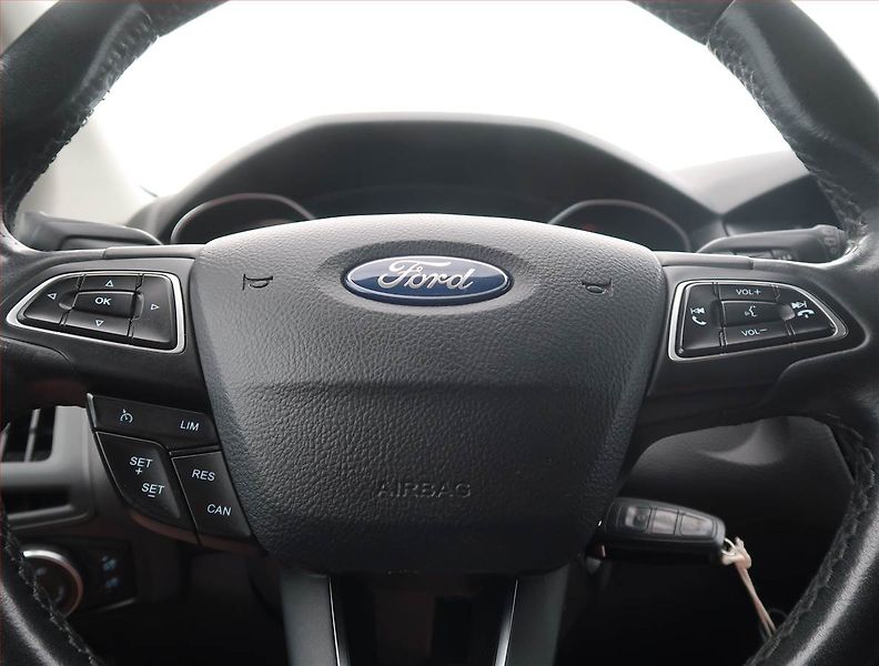 Ford Focus (2015) 1.5 TDCi, Navi, Tempomat - fotka 17 z 17