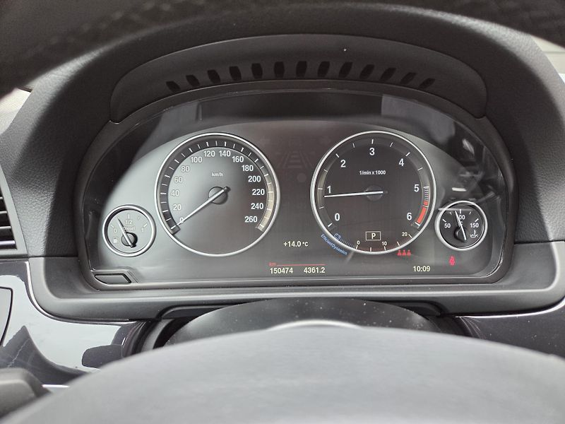 BMW Řada 5 525d xDrive ČR DPH  - fotka 19 z 44