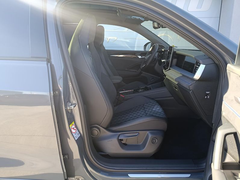 Volkswagen Tayron 2.0TDI 142kW R-LINE PANO DCC  - fotka 16 z 31
