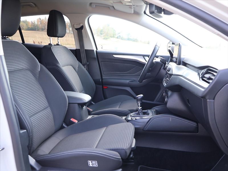 Ford Focus 1,5 Titanium X CZ 1.Maj. DPH - fotka 11 z 28
