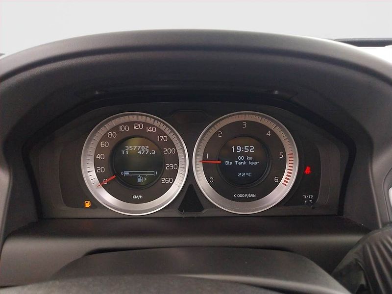 Volvo XC60 (2011) Momentum D4, Xenony, Tempomat - fotka 11 z 17