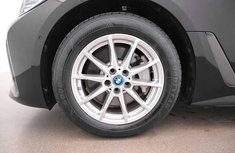 BMW i4 eDrive40 GC SoH 96% Tažné Kam - fotka 26 z 26