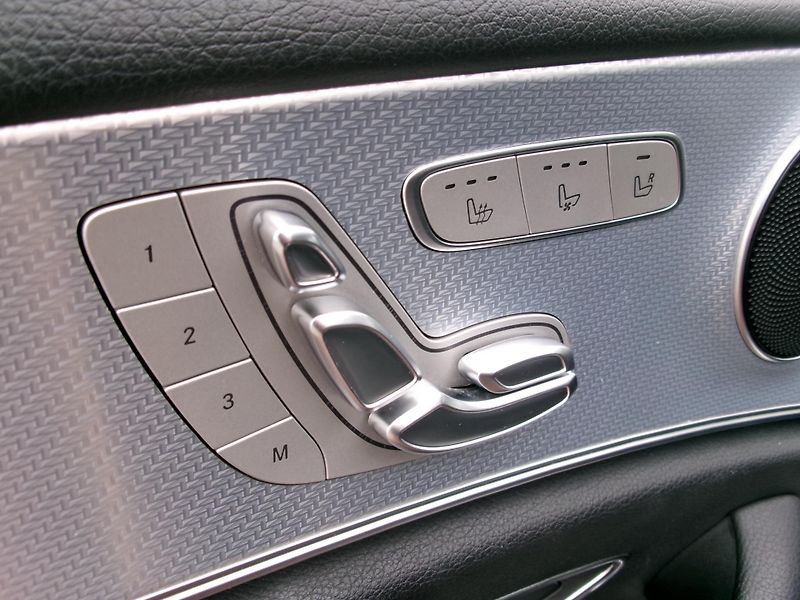 Mercedes-Benz Třídy E (2019) E 400D 4MATIC ALLTERRAIN - fotka 41 z 53