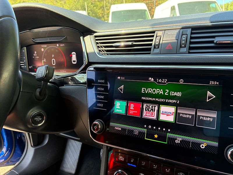 Škoda Superb 2.0 TDi 110 kW L&K DSG ČR DPH - fotka 31 z 37