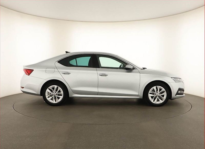Škoda Octavia (2021) Style 2.0 TDI, ČR,1.maj - fotka 6 z 16