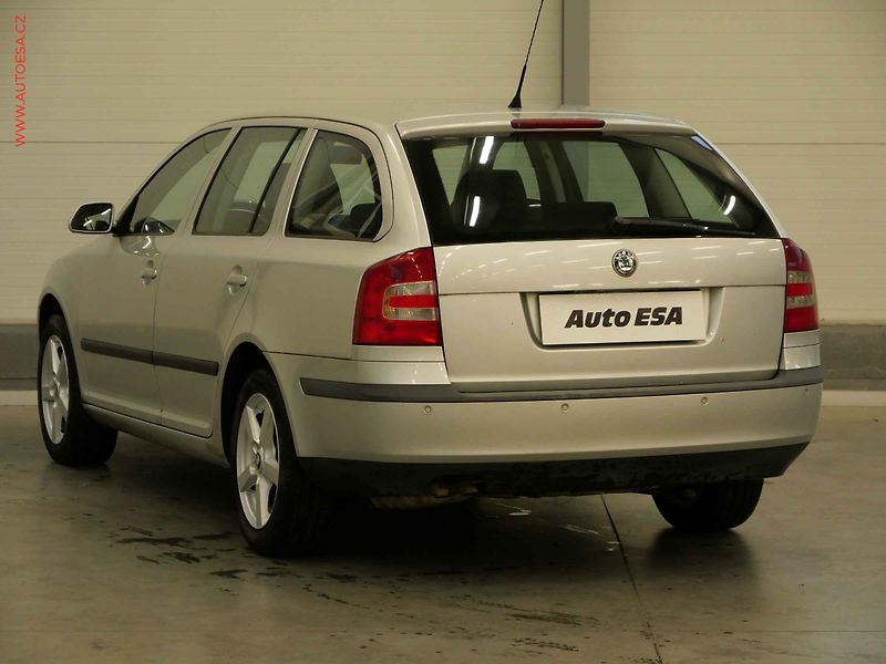 Škoda Octavia (2005) 1.9TDi, AC, výhřev sed. - fotka 6 z 23