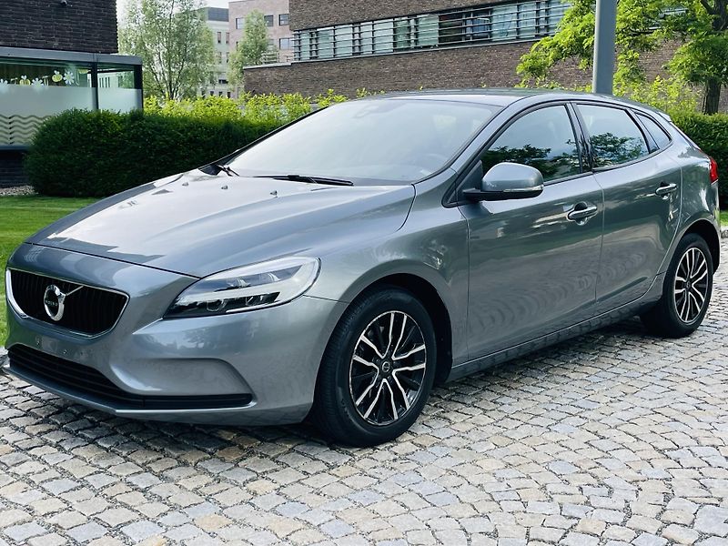 Volvo V40 2.0i MANUÁL KAMERA SERVISKA - fotka 4 z 45