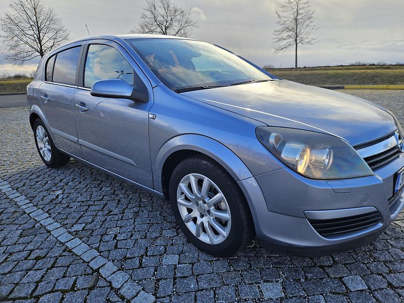 Opel Astra (2004) 1.6 16v PĚKNÝ STAV,  SPLÁTKY  - fotka 4 z 23