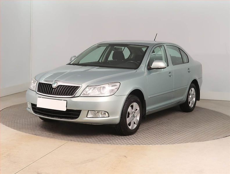 Škoda Octavia (2011) Ambiente 1.4 TSI, Serv.kniha - fotka 2 z 15