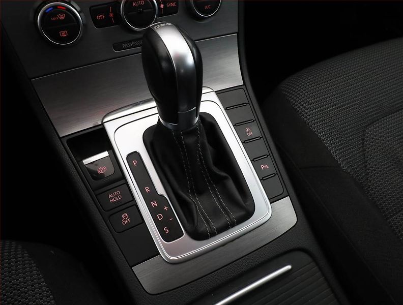 Volkswagen Passat (2014) 2.0 TDI, Automat, Xenony - fotka 11 z 17