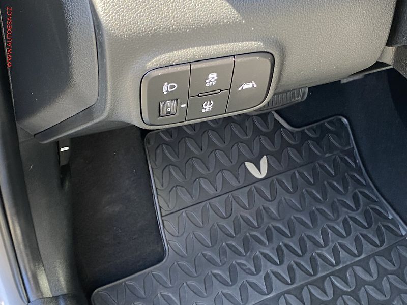 Hyundai i10 (2023) 1.0i, 2.maj,ČR, Comfort, AT - fotka 12 z 18