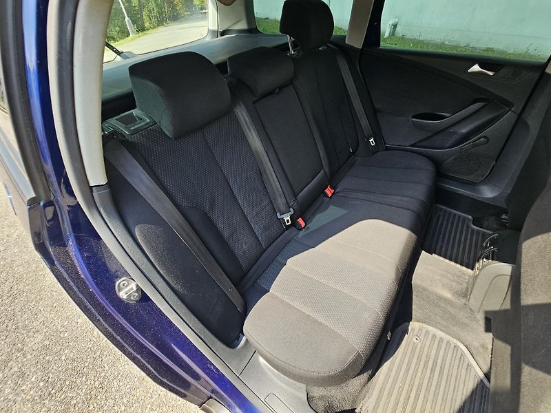 Volkswagen Passat Variant (2009) 2.0TDI COMMON RAIL  - fotka 15 z 17