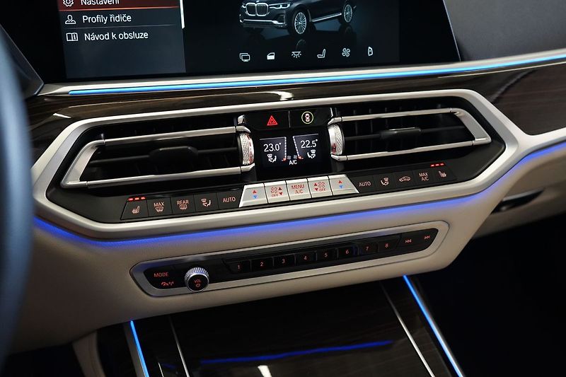 BMW X7 40d xDrive, Laser, Tažné, HUD - fotka 36 z 50