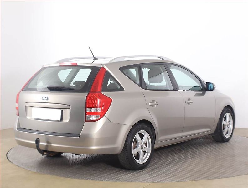 Kia Ceed (2010) 1.4 CVVT, Serv.kniha, nová STK - fotka 5 z 15