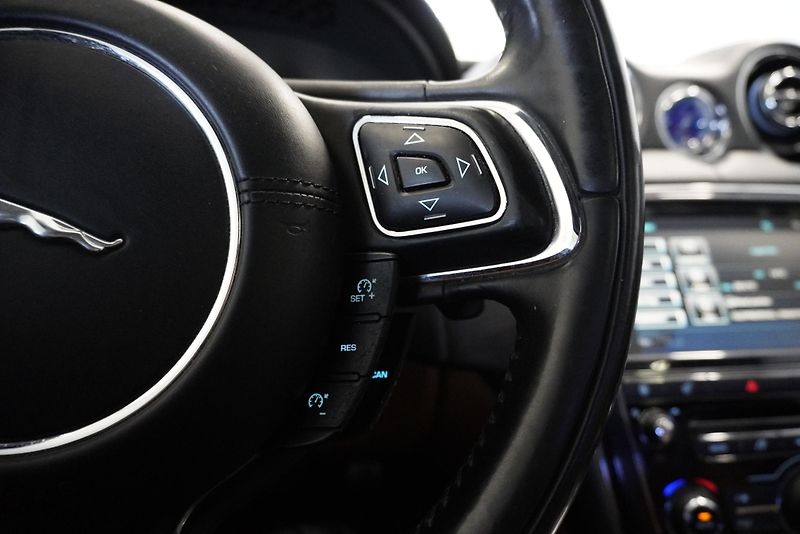 Jaguar XJ (2012) XJ  3,0D V6 AUTOMAT - fotka 19 z 39