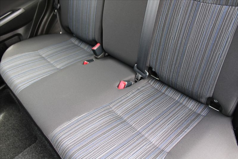Suzuki Swift 1,2 i  ČR,1.MAJ,AUTOMAT,69TKM - fotka 19 z 23