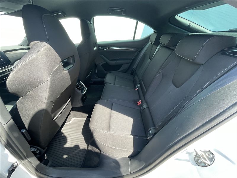 Škoda Octavia 2,0 TDI DSG Style Plus TAŽNÉ - fotka 16 z 23