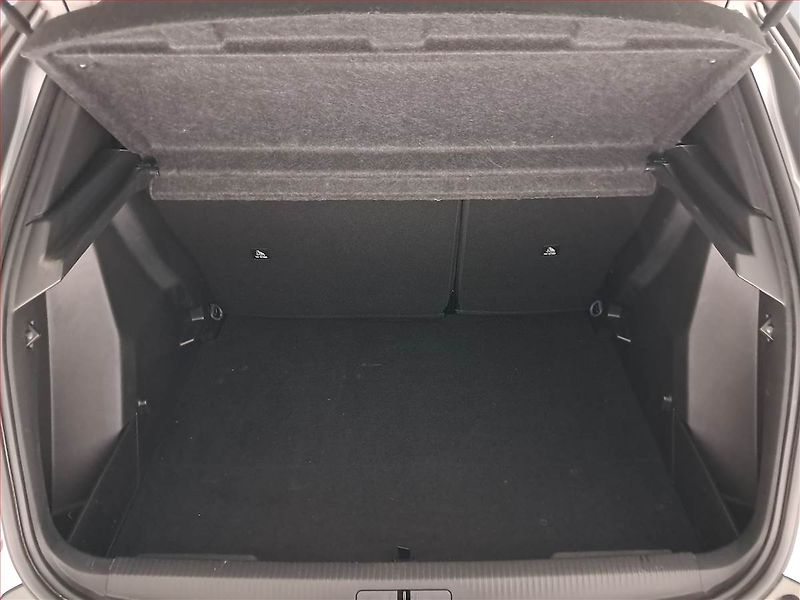 Peugeot 2008 (2023) Active 50 kWh, SoH 100% - fotka 14 z 20