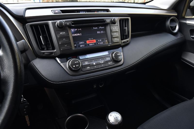 Toyota RAV4 2.2 D4-D AWD,XENONY,KAMERA,ČR - fotka 17 z 49