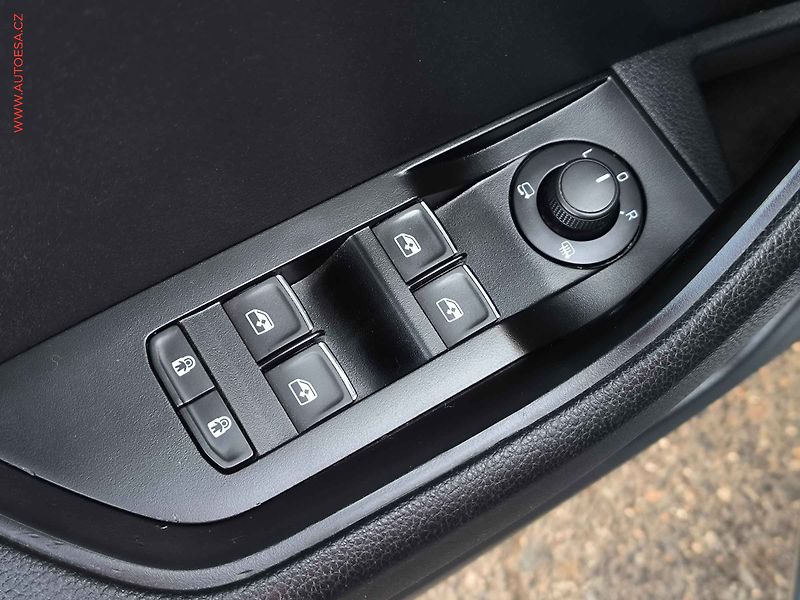 Škoda Superb (2019) 2.0 TDi, navi, bixen - fotka 26 z 27