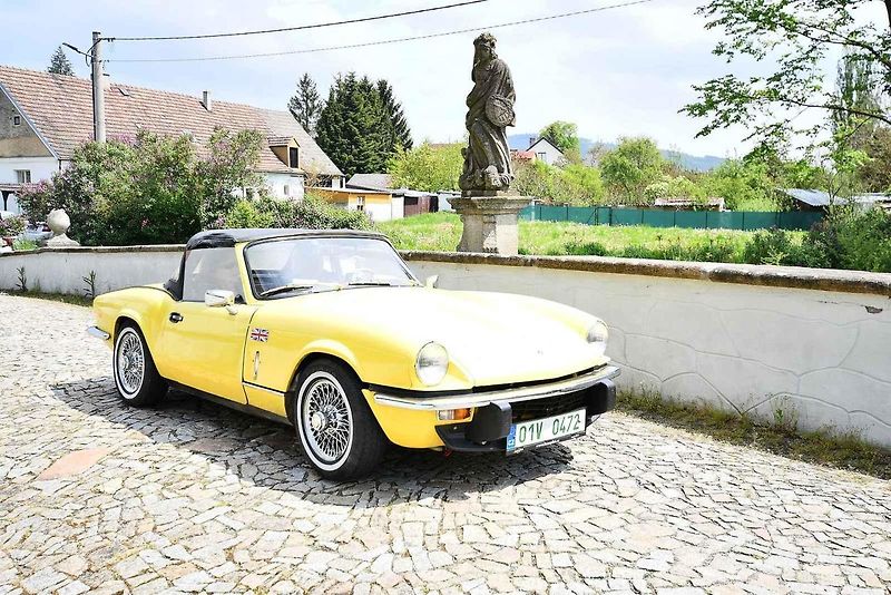 Historická vozidla a motorky projely v sobotu Českým lesem v rámci vyjížďky zvané Po pašeráckých stezkách.