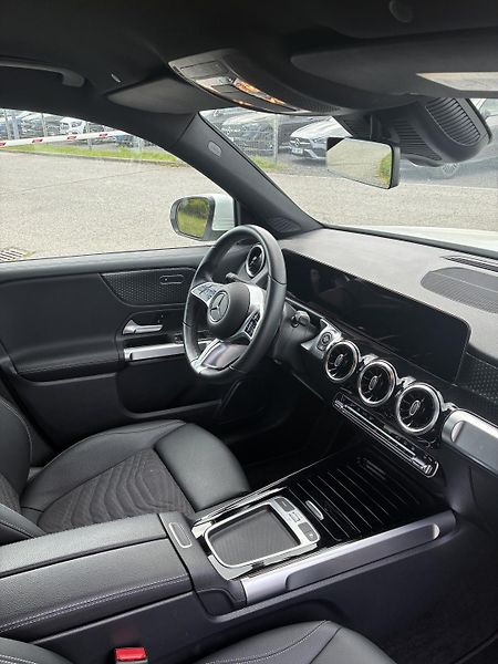 Mercedes-Benz GLB (2024) 200d 4MATIC - fotka 6 z 15